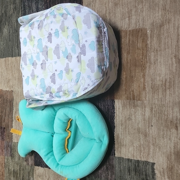 Baby sink skidaddles bath seat. &  Baby Delight Foldable mini bassinet - Picture 4 of 4